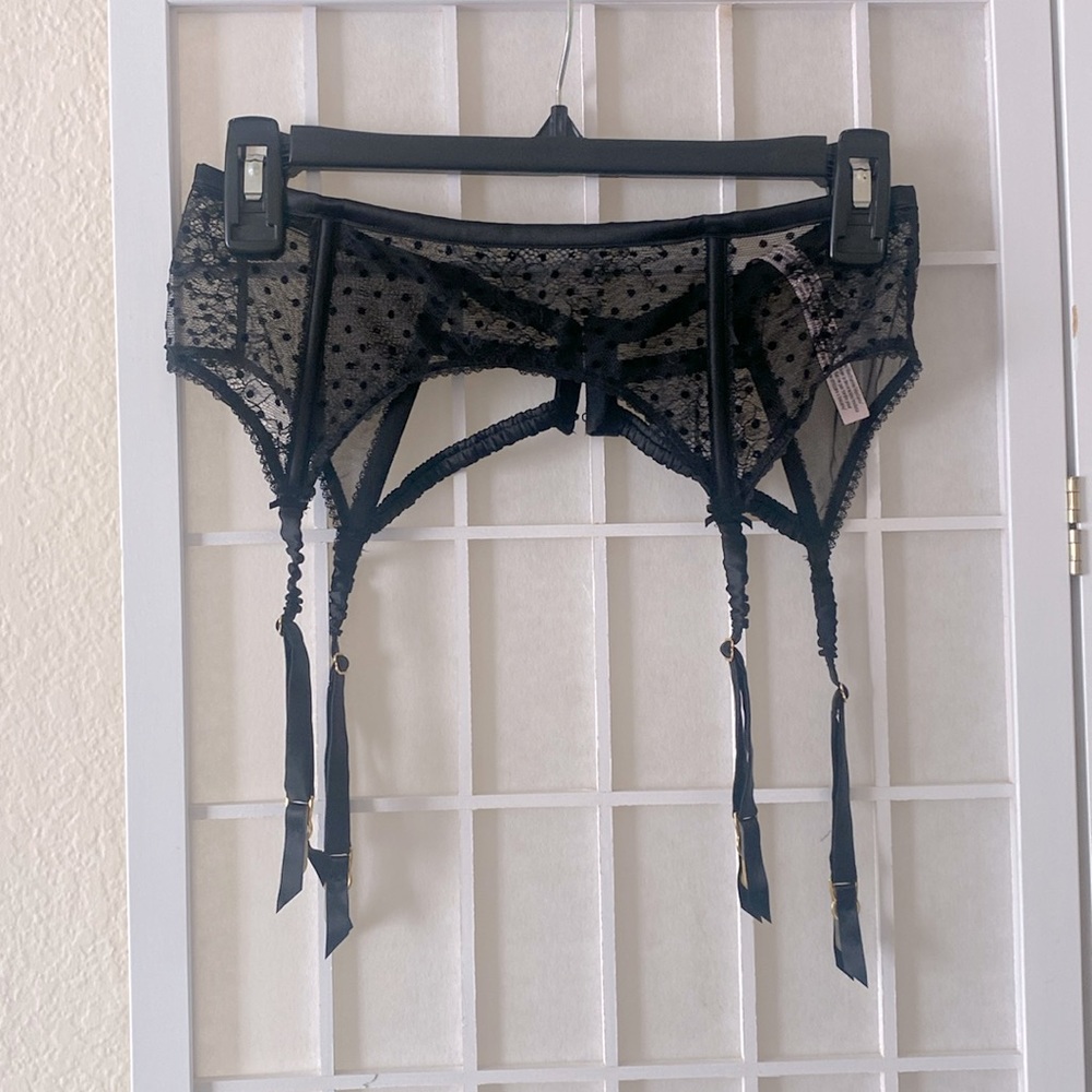 Victoria’s Secret Dream Angels Black Lace Garter Belt